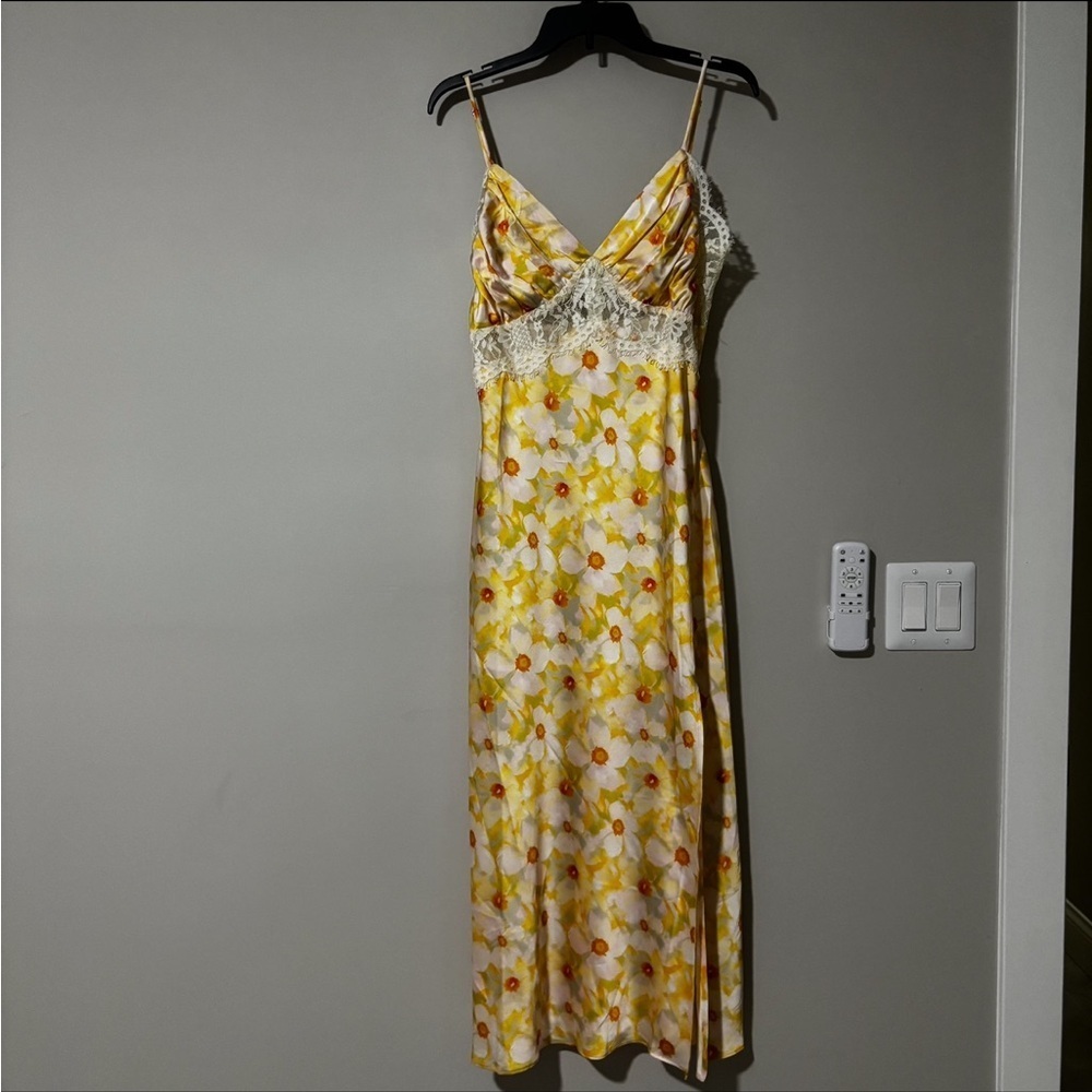 ASTR The Label Ivanna Floral Lace Maxi Dress Size L - Picture 2 of 7